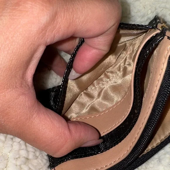 GUESS- Black and Tan Women's Card Holder - Picture 14 of 17